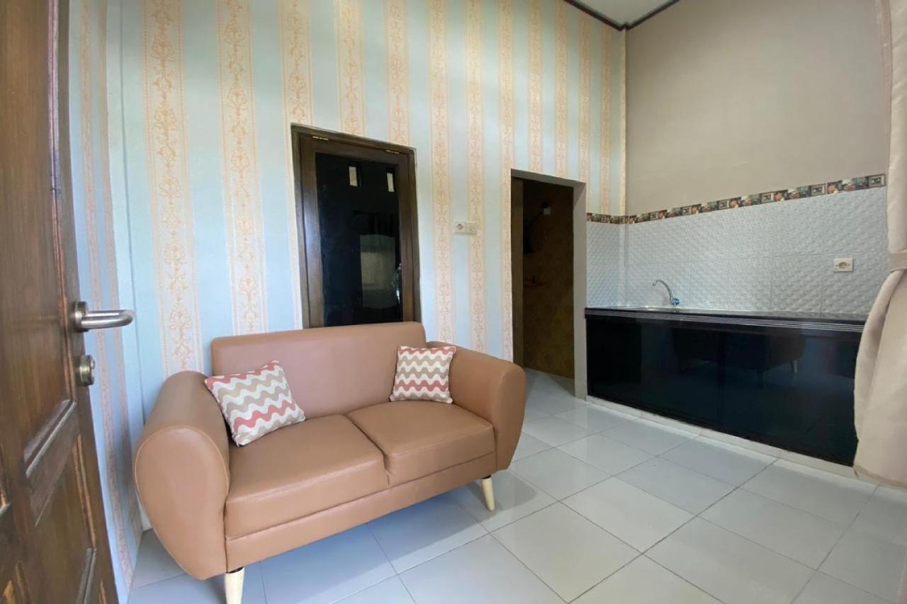 Reddoorz Near Mojokerto Train Station Hotel Exterior foto