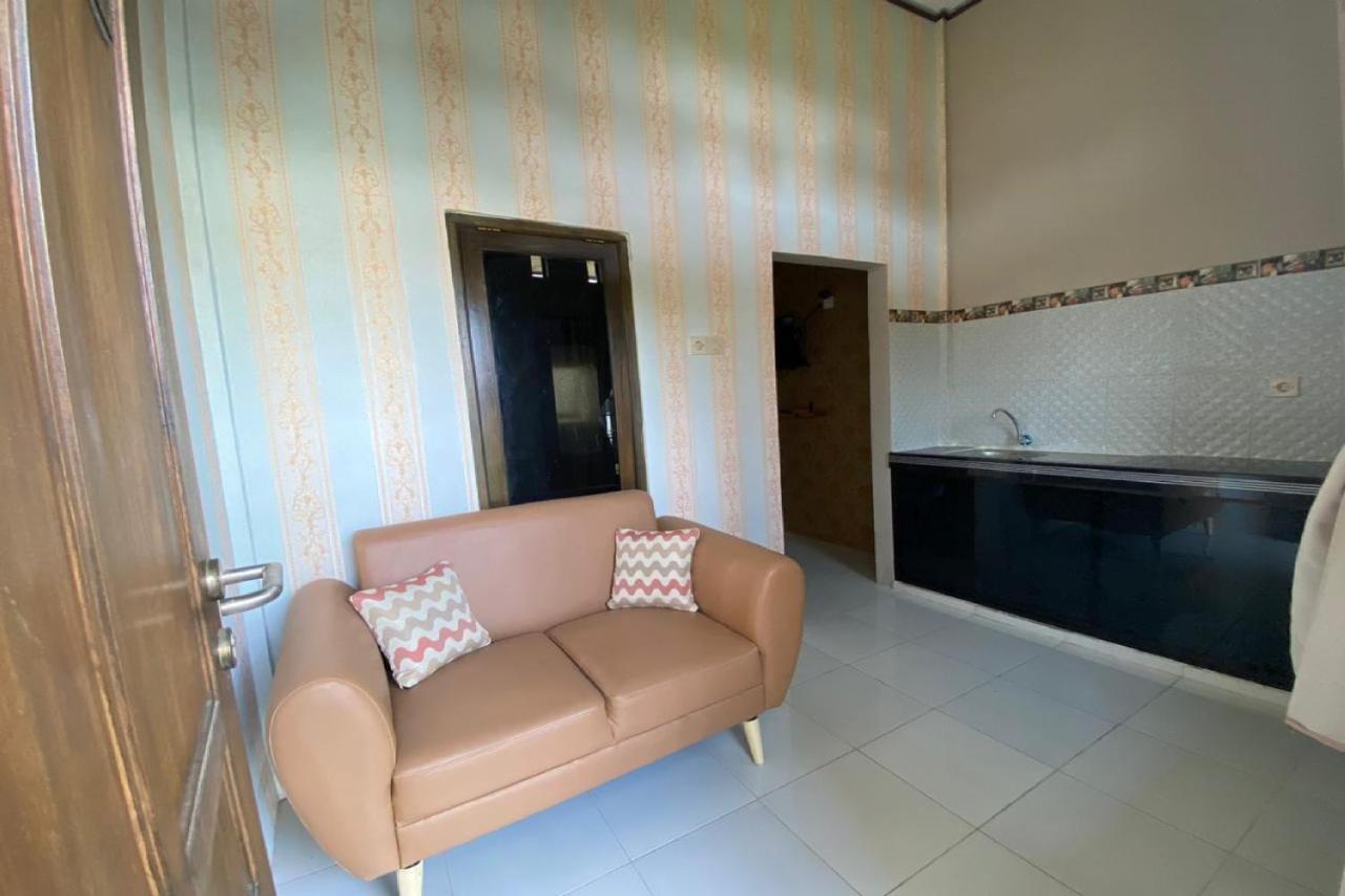 Reddoorz Near Mojokerto Train Station Hotel Exterior foto