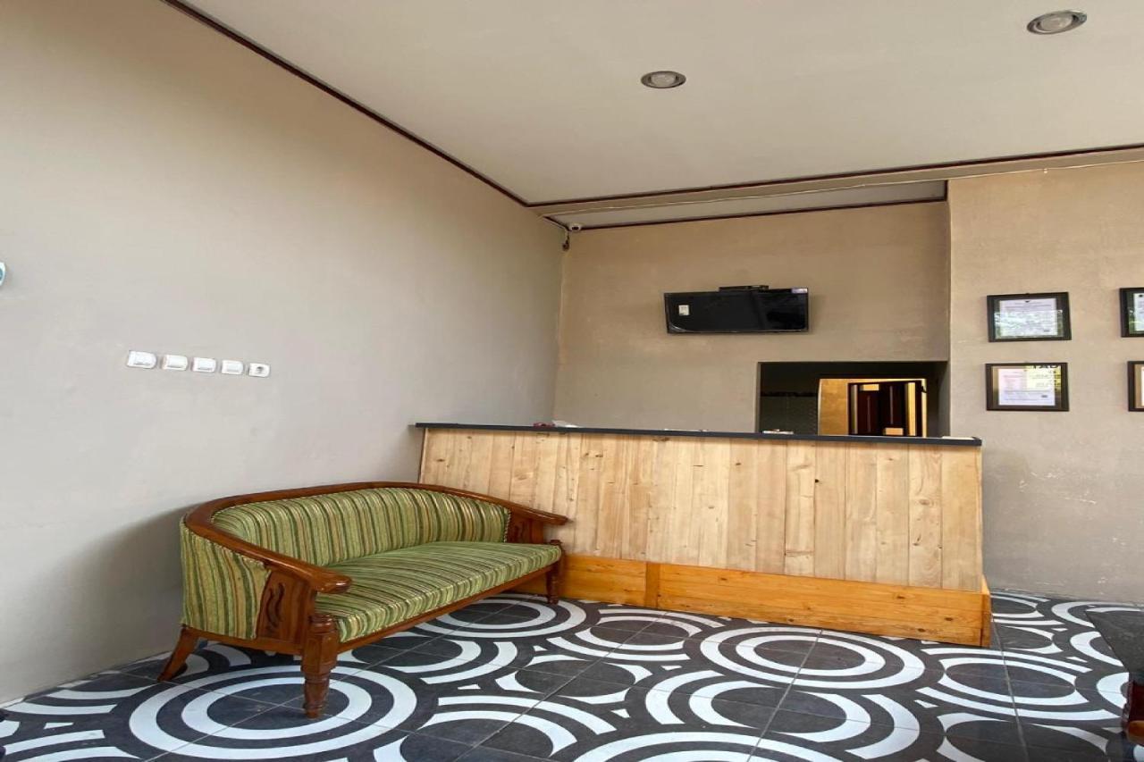 Reddoorz Near Mojokerto Train Station Hotel Exterior foto
